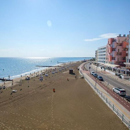 Mackenzie Beachfront Eftyhia Suite Larnaca Buitenkant foto