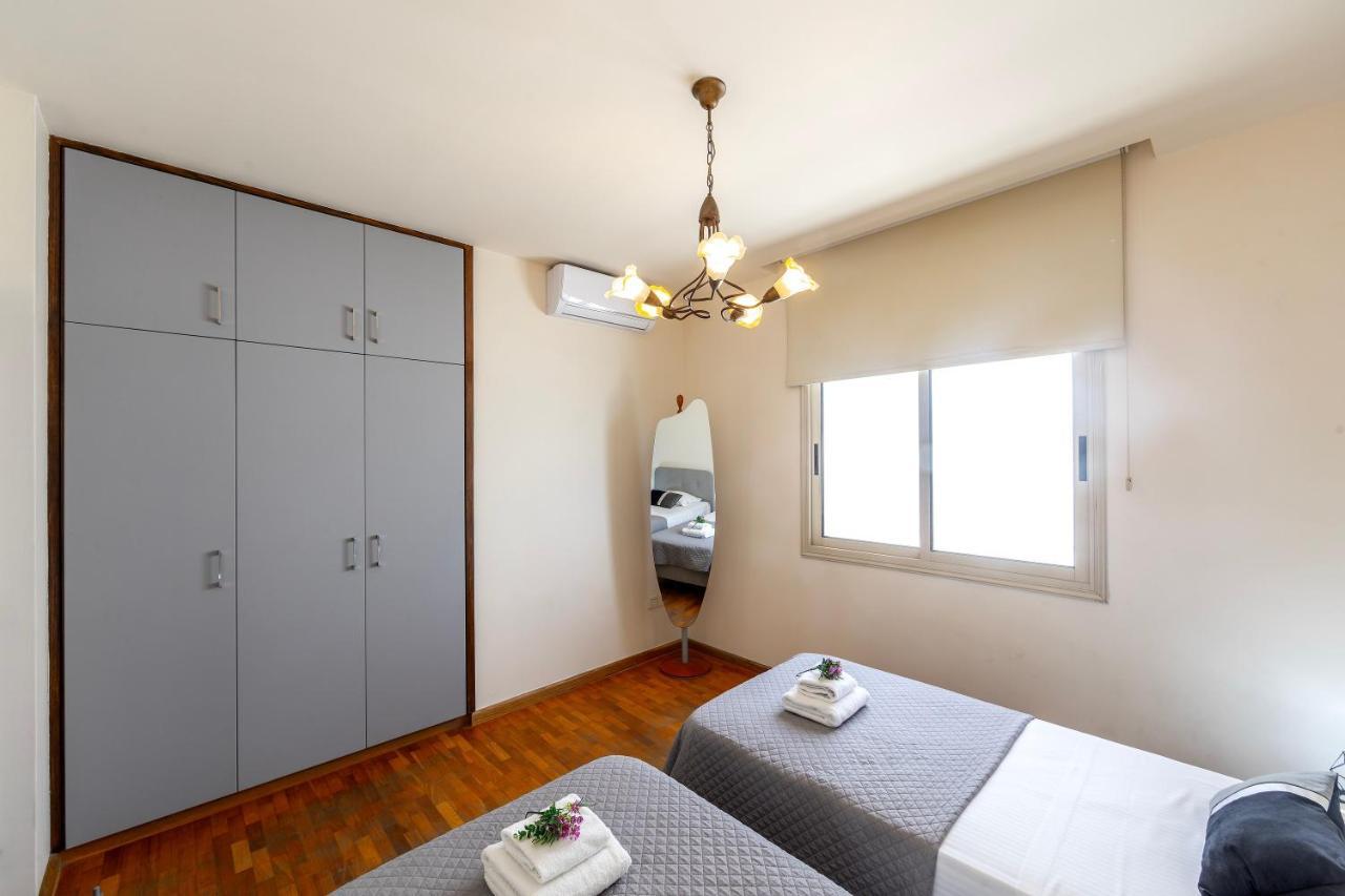Mackenzie Beachfront Eftyhia Suite Larnaca Buitenkant foto