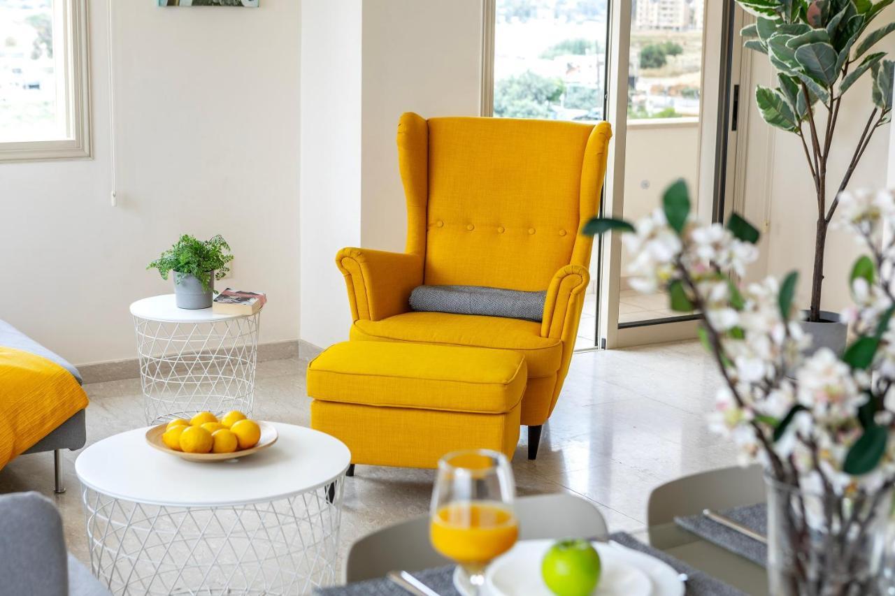 Mackenzie Beachfront Eftyhia Suite Larnaca Buitenkant foto