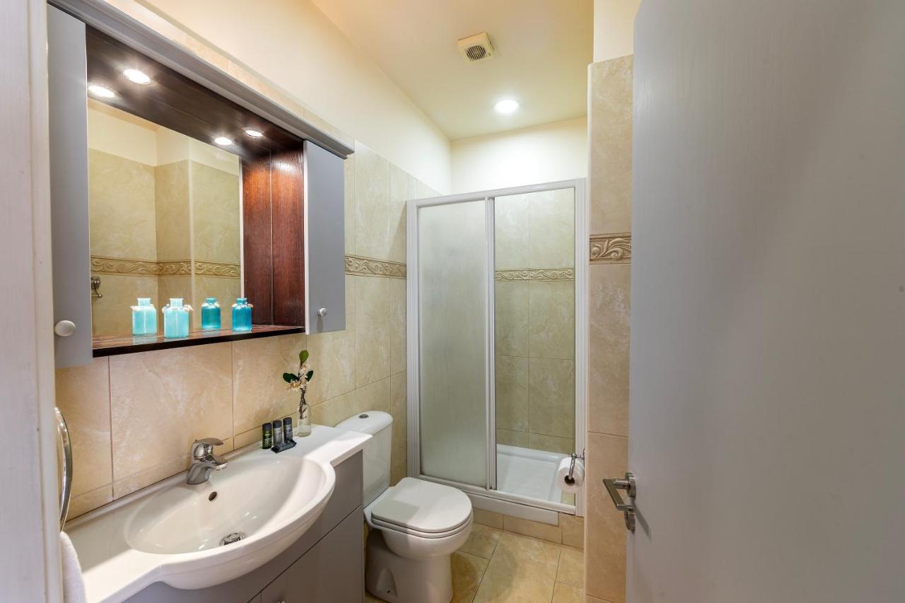 Mackenzie Beachfront Eftyhia Suite Larnaca Buitenkant foto