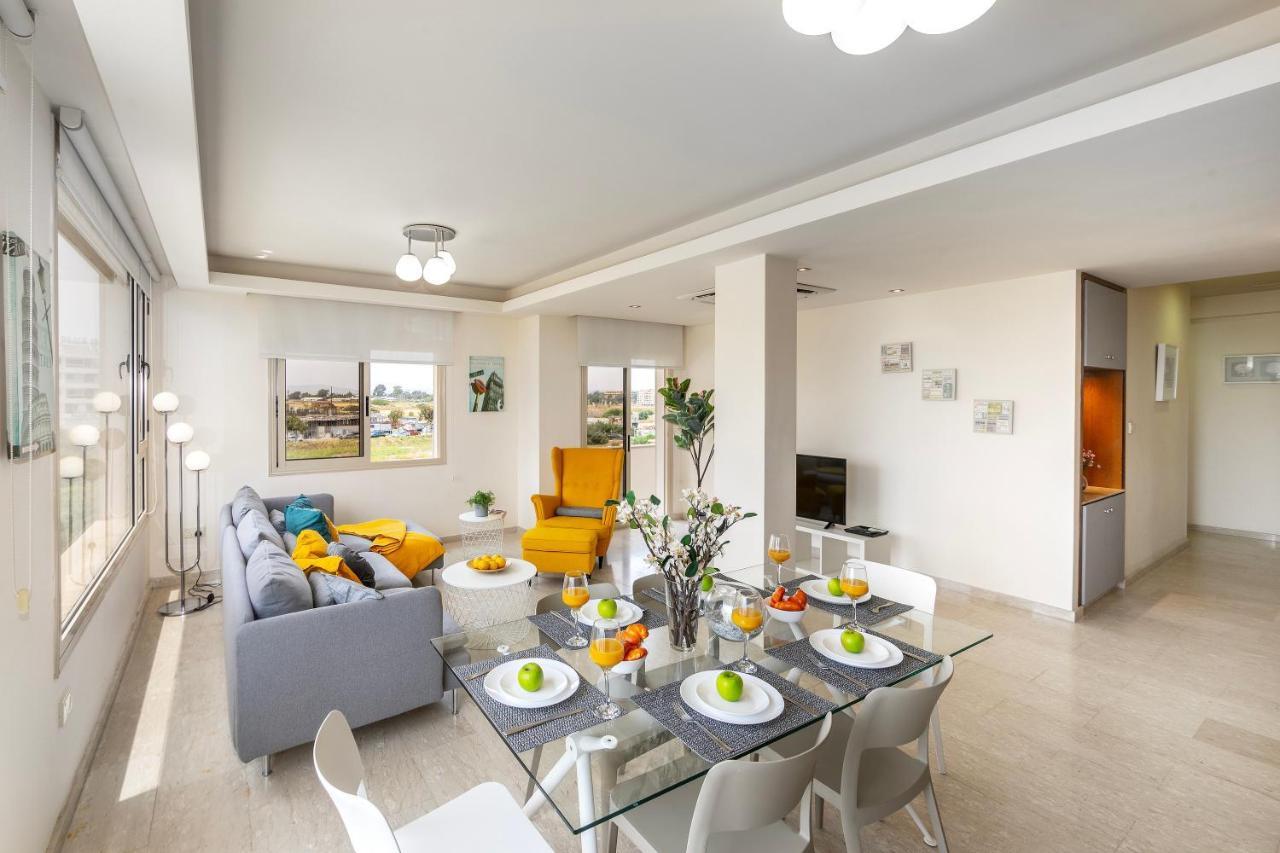 Mackenzie Beachfront Eftyhia Suite Larnaca Buitenkant foto