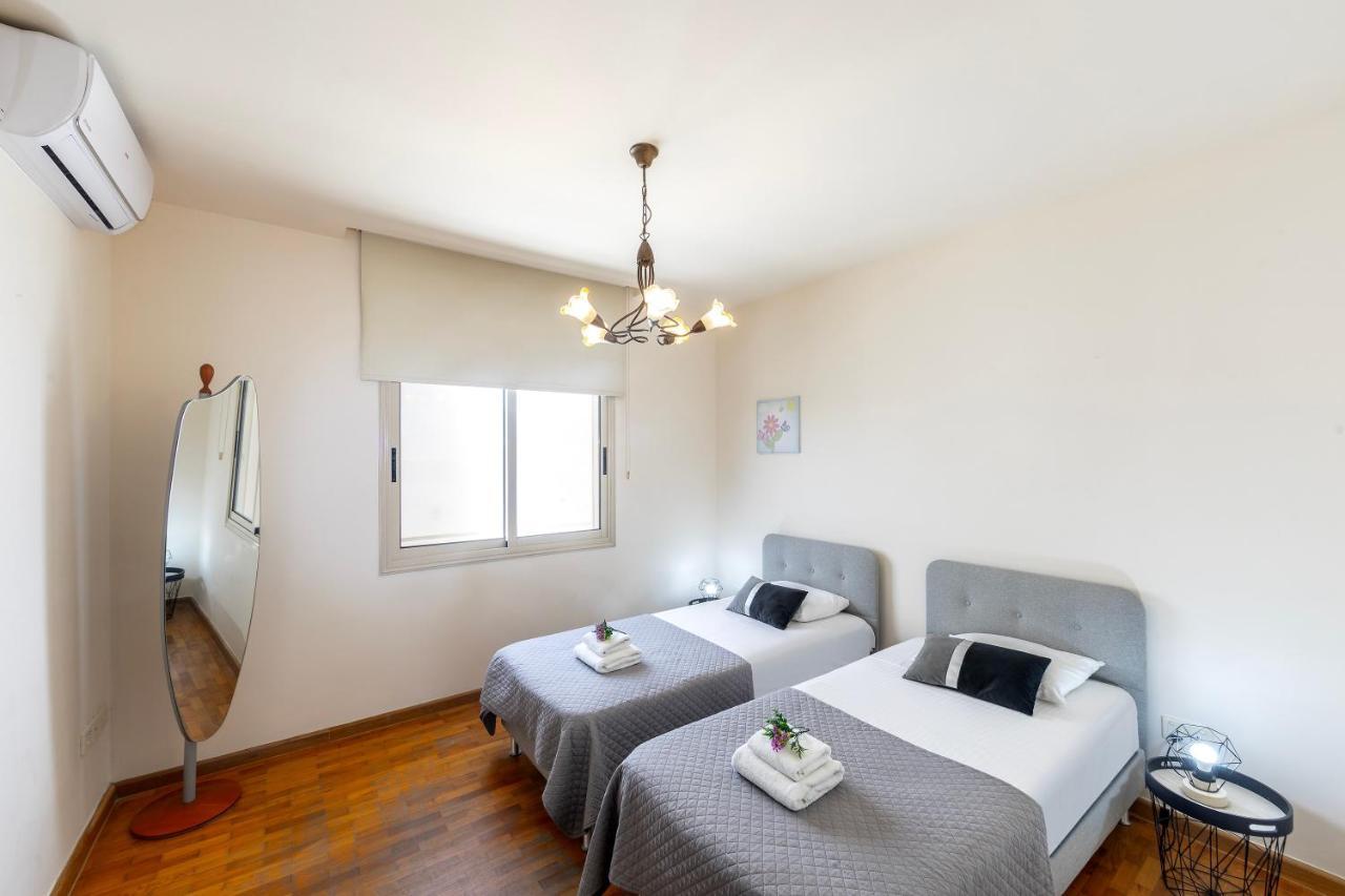 Mackenzie Beachfront Eftyhia Suite Larnaca Buitenkant foto