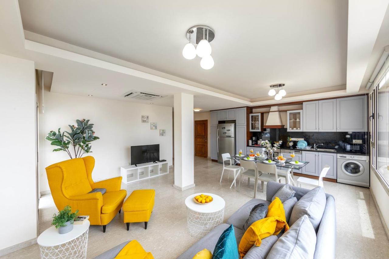Mackenzie Beachfront Eftyhia Suite Larnaca Buitenkant foto