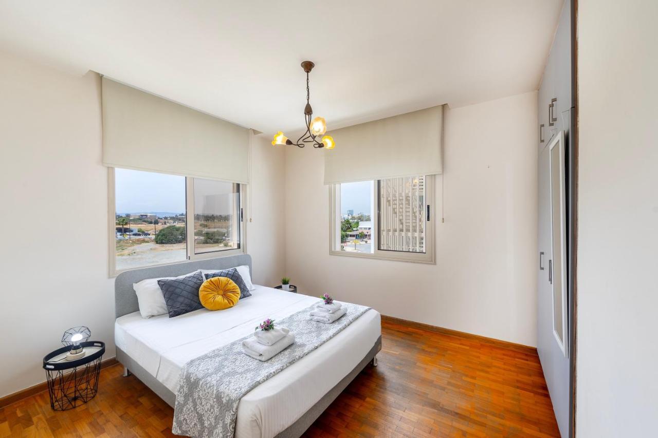 Mackenzie Beachfront Eftyhia Suite Larnaca Buitenkant foto